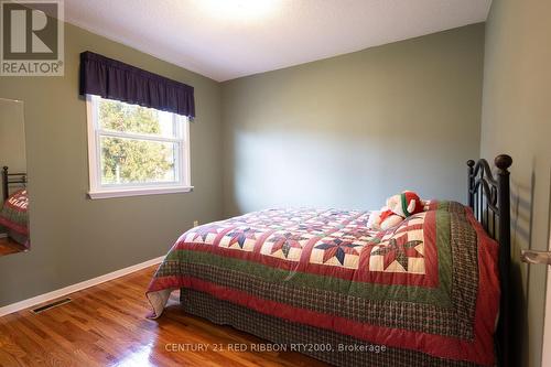 106 - 535 Gainsborough Road, London North (North F), ON - Indoor Photo Showing Bedroom