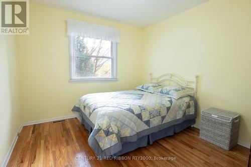 106 - 535 Gainsborough Road, London North (North F), ON - Indoor Photo Showing Bedroom