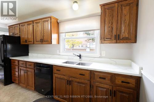 106 - 535 Gainsborough Road, London North (North F), ON - Indoor Photo Showing Kitchen With Double Sink