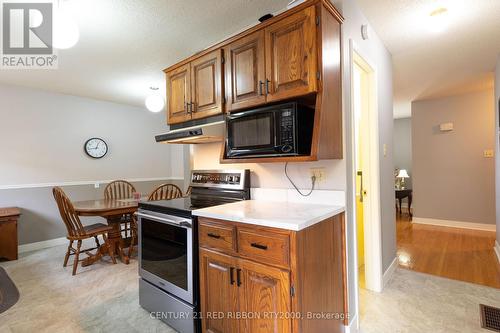 106 - 535 Gainsborough Road, London North (North F), ON - Indoor Photo Showing Kitchen