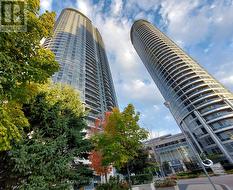 3220 - 135 VILLAGE GREEN SQUARE  Toronto, ON M1S 0G4