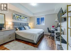 huge primary bedroom - 