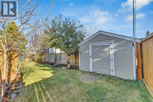 16 Parson Drive, Sylvan Lake, AB 