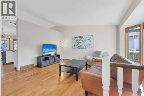 16 Parson Drive, Sylvan Lake, AB 