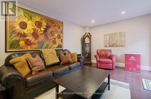 2818 Folkway Drive, Mississauga, ON - Indoor Photo Showing Living Room