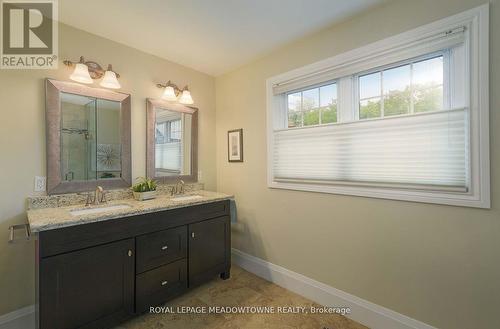 2818 Folkway Drive, Mississauga, ON - Indoor Photo Showing Bathroom