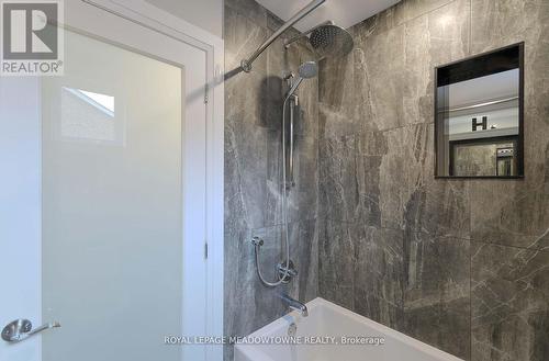 2818 Folkway Drive, Mississauga, ON - Indoor Photo Showing Bathroom
