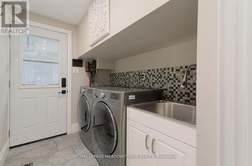 2818 Folkway Drive, Mississauga, ON - Indoor Photo Showing Laundry Room