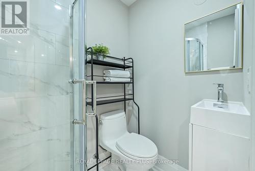 1316 Erinmore Drive, Mississauga, ON - Indoor Photo Showing Bathroom