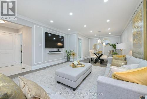 1316 Erinmore Drive, Mississauga, ON - Indoor Photo Showing Living Room