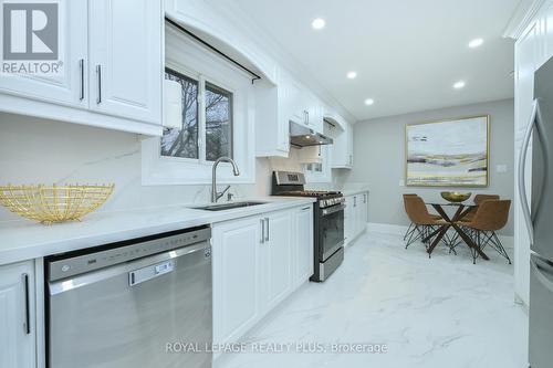 1316 Erinmore Drive, Mississauga, ON - Indoor Photo Showing Kitchen
