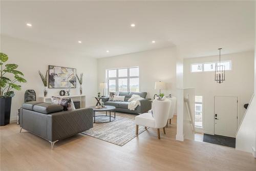 2 Wild Plum Lane, Steinbach, MB - Indoor Photo Showing Living Room