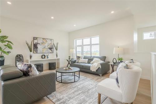 2 Wild Plum Lane, Steinbach, MB - Indoor Photo Showing Living Room