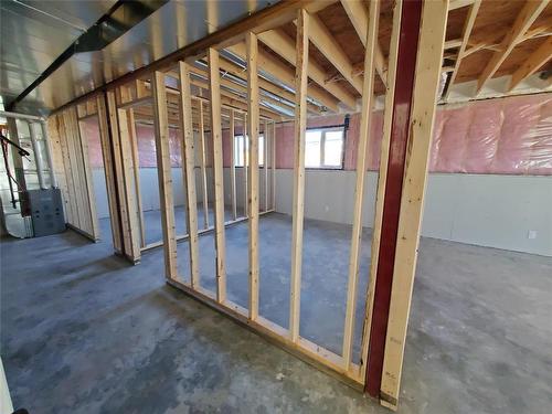 2 Wild Plum Lane, Steinbach, MB - Indoor Photo Showing Other Room