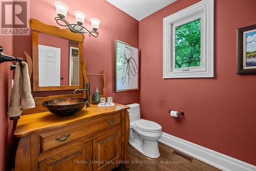 Powder Room - 2315 8 Sideroad, Burlington, ON - Indoor Photo Showing Bathroom