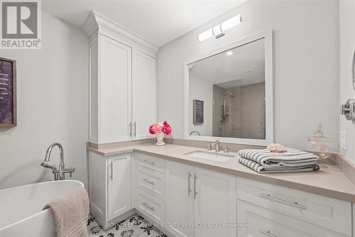 Four-Piece Ensuite to Third Bedroom - 2315 8 Sideroad, Burlington, ON - Indoor Photo Showing Bathroom