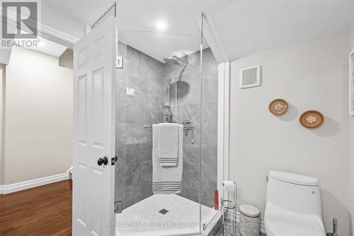 Three-Piece Bathroom - 2315 8 Sideroad, Burlington, ON - Indoor Photo Showing Bathroom