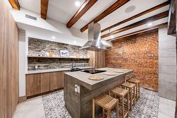 1-131 Rue du Port  Montréal (Ville-Marie), QC H2Y 2N9