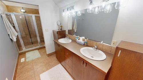 2919 Westview Road, Cranbrook, BC - Indoor Photo Showing Bathroom