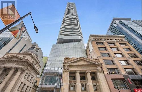 1304 - 197 YONGE STREET  Toronto, ON M5B 1M4