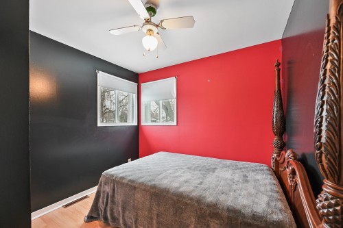 Chambre à coucher - 406 Rue Bernard, Saint-Alexandre, QC - Indoor Photo Showing Bedroom