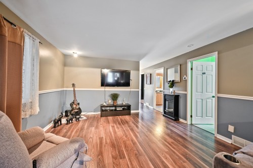 Salon - 406 Rue Bernard, Saint-Alexandre, QC - Indoor Photo Showing Living Room