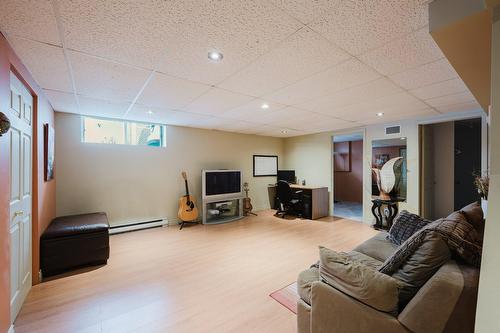 Salle familiale - 74 Av. Dufault, Saint-Hyacinthe, QC - Indoor Photo Showing Basement