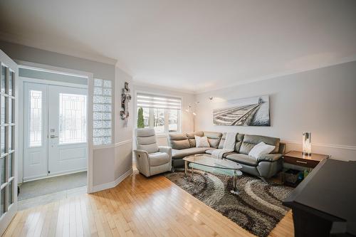 Salon - 74 Av. Dufault, Saint-Hyacinthe, QC - Indoor Photo Showing Living Room