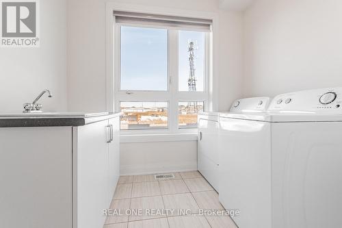 5 Gridiron Gate, Vaughan, ON - Indoor Photo Showing Laundry Room