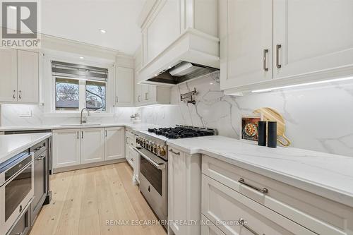 2229 Tallman Avenue, Burlington, ON - Indoor Photo Showing Kitchen With Stainless Steel Kitchen With Upgraded Kitchen