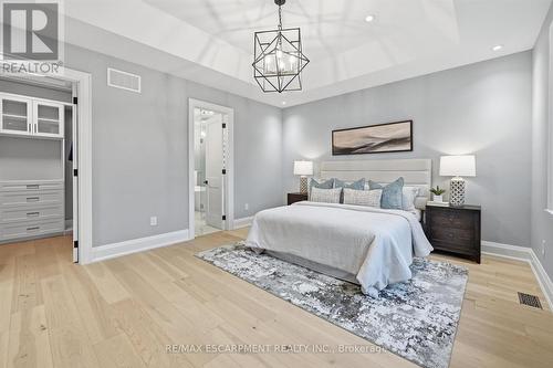 2229 Tallman Avenue, Burlington, ON - Indoor Photo Showing Bedroom