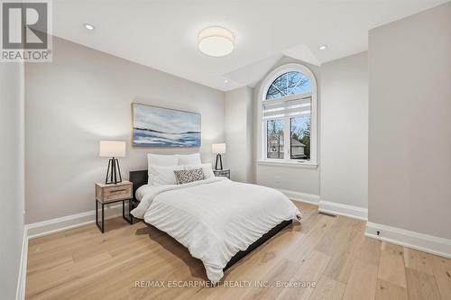 2229 Tallman Avenue, Burlington, ON - Indoor Photo Showing Bedroom