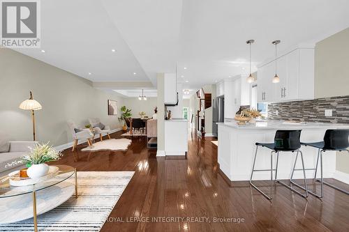 A - 251 Glynn Avenue, Ottawa, ON - Indoor Photo Showing Kitchen With Upgraded Kitchen