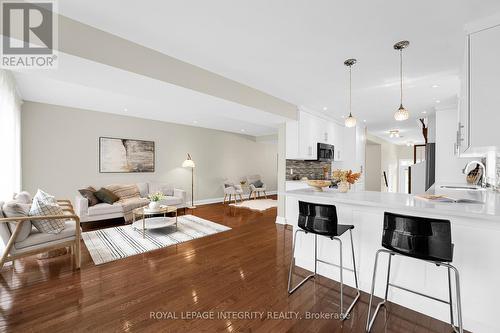 A - 251 Glynn Avenue, Ottawa, ON - Indoor Photo Showing Kitchen With Upgraded Kitchen