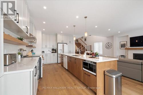 6461 Renaud Road, Ottawa, ON - Indoor Photo Showing Kitchen With Upgraded Kitchen