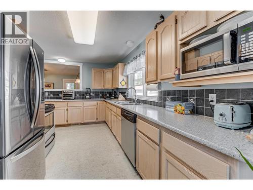 3485 Rosedale Avenue Unit# 10, Armstrong, BC - Indoor Photo Showing Kitchen