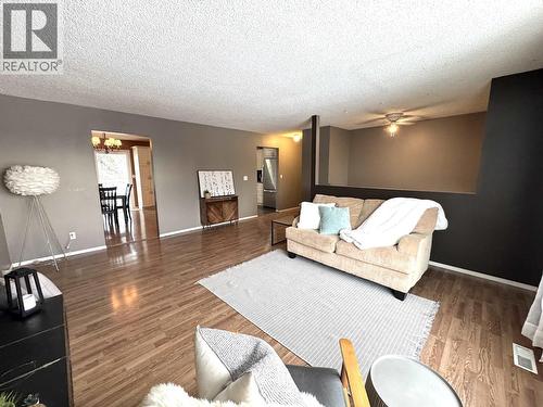 9016 98A Avenue, Fort St. John, BC - Indoor Photo Showing Living Room