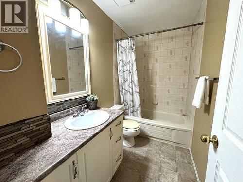 9016 98A Avenue, Fort St. John, BC - Indoor Photo Showing Bathroom