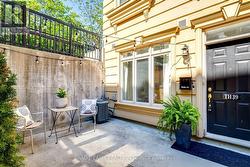 39 - 78 CARR STREET  Toronto, ON M5T 1B7