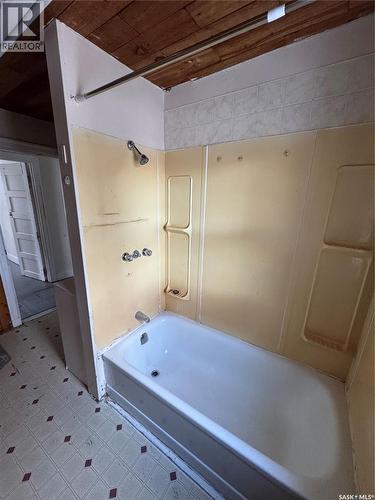 745 Athol Street, Regina, SK - Indoor Photo Showing Bathroom