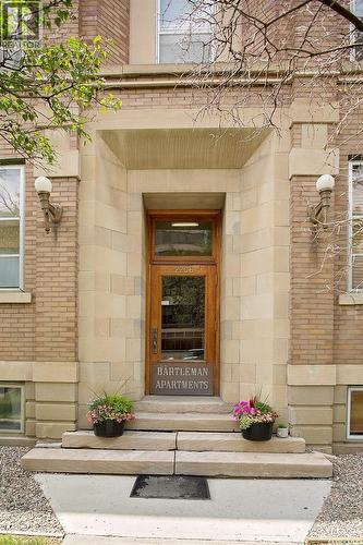 8 2201 14th AVENUE  Regina, SK S4P 0X9