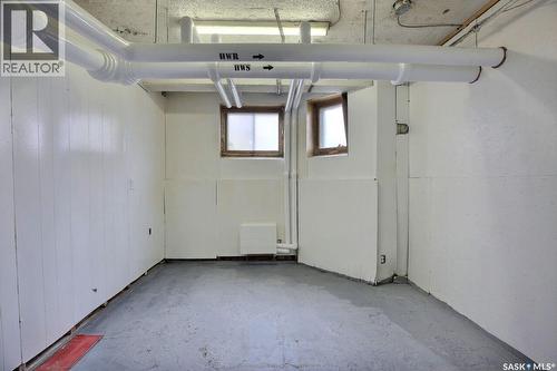 8 2201 14Th Avenue, Regina, SK - Indoor Photo Showing Garage