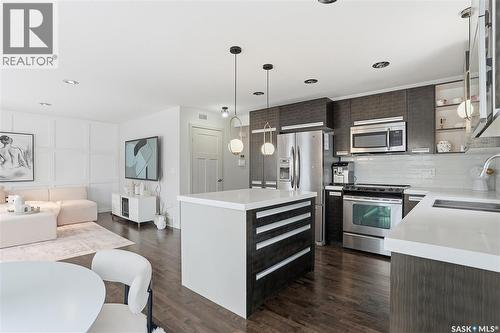 319 East Hampton Boulevard, Saskatoon, SK - Indoor Photo Showing Kitchen With Stainless Steel Kitchen With Double Sink With Upgraded Kitchen