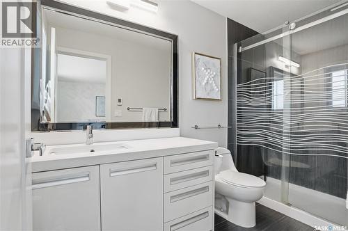 319 East Hampton Boulevard, Saskatoon, SK - Indoor Photo Showing Bathroom