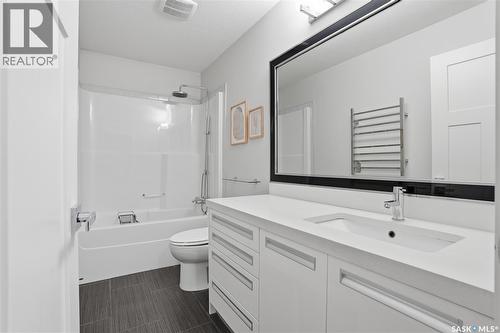 319 East Hampton Boulevard, Saskatoon, SK - Indoor Photo Showing Bathroom
