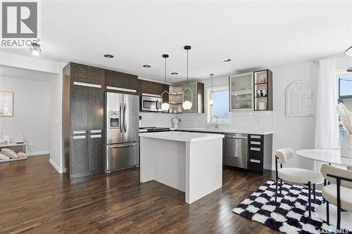 319 East Hampton Boulevard, Saskatoon, SK - Indoor Photo Showing Kitchen With Stainless Steel Kitchen With Upgraded Kitchen