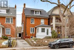 181 PARKSIDE DRIVE  Toronto, ON M6R 2Y9
