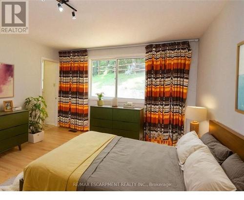 Virtually staged - 30 Terrace Drive, Hamilton, ON - Indoor Photo Showing Bedroom