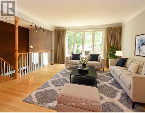 Virtually staged - 30 Terrace Drive, Hamilton, ON - Indoor Photo Showing Living Room