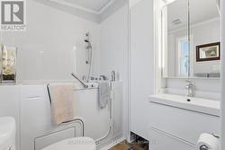 4-Piece Ensuite Bathroom - 